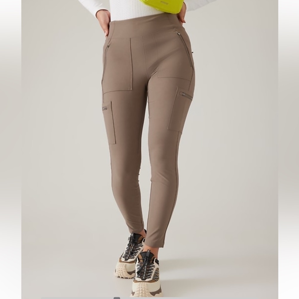 Athleta NWT Headlands Hybrid Cargo Size 10. Gray